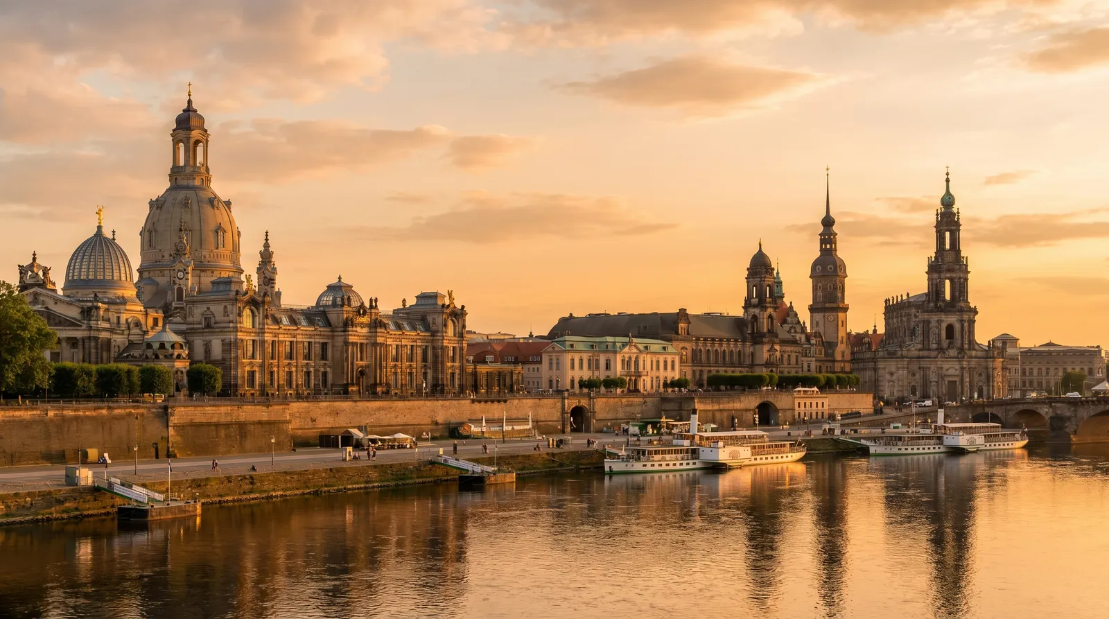 Umzugsunternehmen in Dresden – Altstadt-Silhouette mit Frauenkirche an der Elbe